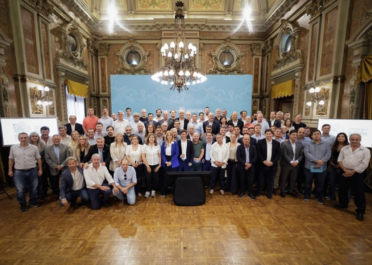 Axel Kicillof e intendentes-reunion salon dorado marzo
