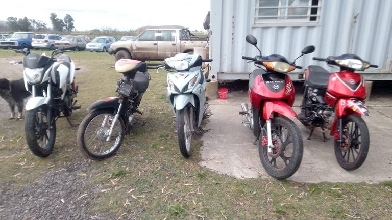 MOTOS